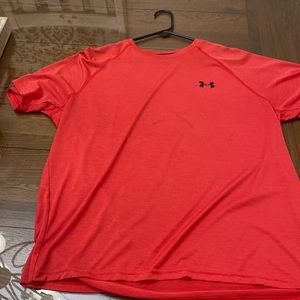 Under armour loose heat gear t shirt